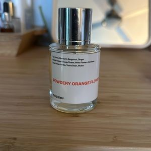 Dossier powdery orange flower